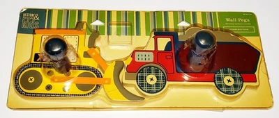Juego de 2 clavijas de pared Target Kids 2003 decoración vehículos de construcción camiones de colección Foto 1 de 4