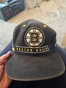 NHL Reebok Boston Bruins Hockey schwarz & gelb riesiges Logo Herren Baseballkappe gebraucht, in einwandfreiem Zustand - Bild 1 von 5