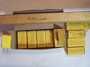 BOUCHON ÉLECTRIQUE 2 BROCHES LAME DROITE NON POLARISÉE MOYEU 5865VY VALISE JAUNE - Photo 1/4