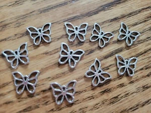 10 pz. Nuovo Ciondoli Connettore Farfalla Ciondolo Argento Tibetano 16x13mm Braccialetto - Foto 1 di 3