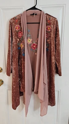 Plumero Bordado Floral Terciopelo Rosa M Boho Western Cottage Core Foto 1 de 4