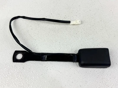 11-15 NISSAN JUKE DELANTERO DERECHO PASO DERECHO LADO CINTURÓN DE SEGURIDAD HEBILLA LENGÜETA OEM Foto 1 de 4