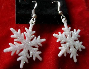 PICCOLI ORECCHINI BIANCO SMERIGLIATO SCINTILLANTE FIOCCO DI NEVE GHIACCIATA 925 NATALE NORAS USA - Foto 1 di 5