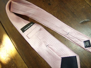 NUEVO SIN ETIQUETAS - CORBATA DE SEDA TEXTURIZADA ROSA HECHA A MANO DESTACADA por JONES de NUEVA YORK  - Imagen 1 de 2