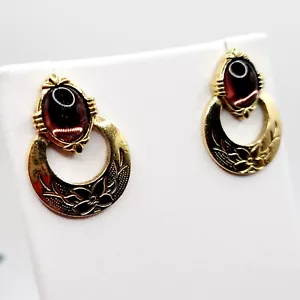 Pendientes cabujón de vidrio amatista 1928 tono dorado flor en relieve estilo vintage - Imagen 1 de 5