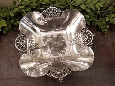 Antigua cesta de patas cuadradas ornamentada Meriden Britannia plateada de 1800 con pájaros Foto 1 de 4