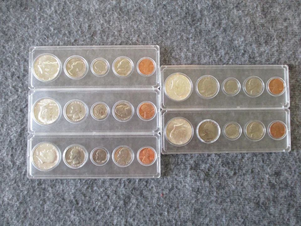 US COIN UNCIRCULATED SMS (1965-1967) + 1968-1969(D) 5 COINS HARD PLASTIC CASE - Image 1 of 4