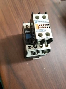 Contattore Telemecanique LC1D1210 con blocco contatti LA1 DN 11 1Z-1423-E4 - Foto 1 di 2