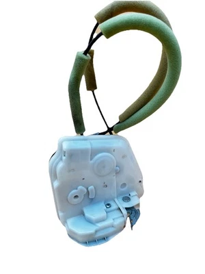 H40640 2014-2018 Mazda 3 ACTUADOR DE CIERRE DE PUERTA TRASERA CON MANIJA lado del pasajero Foto 1 de 4