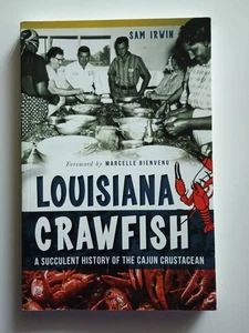 Louisiana Crawfish: A Succulent History of the Cajun Crustacean [American Palate - Foto 1 di 3