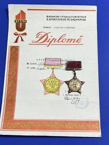 MEDAGLIA ALBANIA TITOLO CAMPIONE DI P.R.A. 1967 CON CERTIFICATO ORIGINALE - Foto 1 di 13
