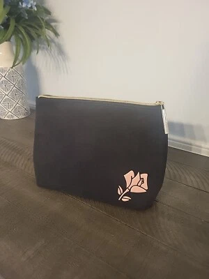 Bolsa de Maquillaje Cosmético Lancome Terciopelo Negro Rosa Cremallera Dorada 8.5"x6.5"x3.5"  Foto 1 de 4