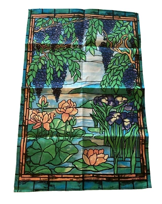 Arte de pared de lino irlandés enredaderas de uva sobre almohadillas Lilly Ulster Weavers 4341 de colección Foto 1 de 4