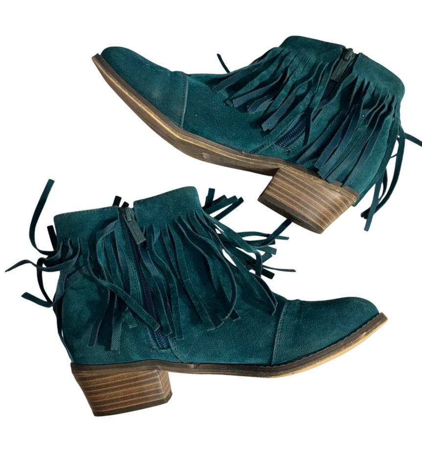 Botines Breckelles de gamuza verde azulado con flecos cierre de cremallera lateral talla 7,5 Foto 1 de 4