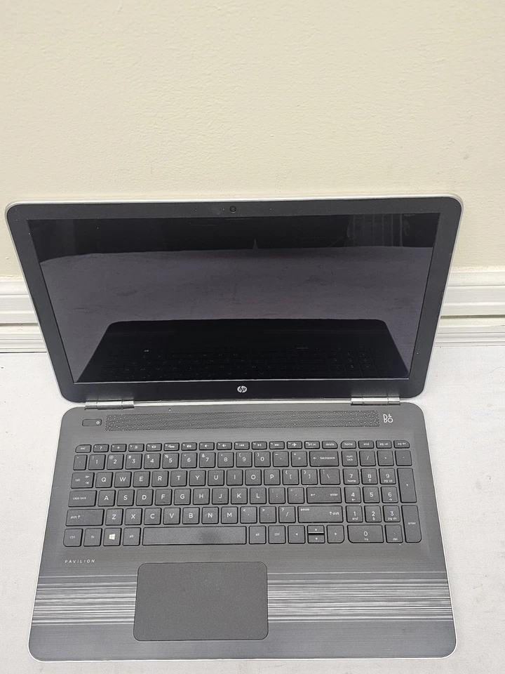 Portátil HP Pavilion qu-123cl - i5-7200u - 8 GB RAM - DISCO DURO DE 1 TB - SIN BATERÍA - GANA 10 Foto 1 de 4