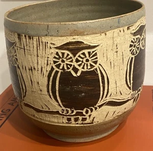 Sgraffito Mid Century Studiokeramik Übertopf Topf handgeschnitzt Eule Design - Bild 1 von 9
