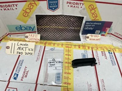 2010-2019 LLINCOLN MKT ЗАДНЯЯ ЛЕВАЯ ЧЕТВЕРТЬ УГЛОВОГО ОКНА ВНУТРЕННЕЕ УПЛОТНЕНИЕ РЕЗИНОВАЯ ПОЛОСКА - Изображение 1 из 3