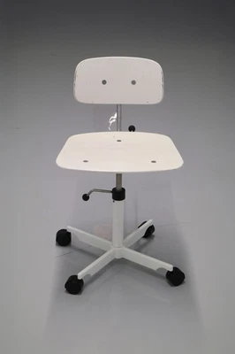 Silla giratoria KEVI, edición blanca, diseño clásico danés de Jørgen Rasmussen Foto 1 de 4