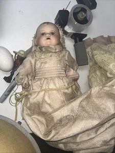 Antique Wayne Kleski Porcelain Musical Baby Doll Louisa Katherine Collection - Picture 1 of 6