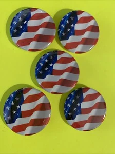 Amerikanische Flagge USA 1,5" Zoll Button Pinback Pin Wave Design Neu Menge 5 - Bild 1 von 3