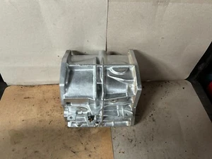 Q27 - BORG WARNER TRANSMISSION MAIN CASE 13-52-065-908 - Picture 1 of 4
