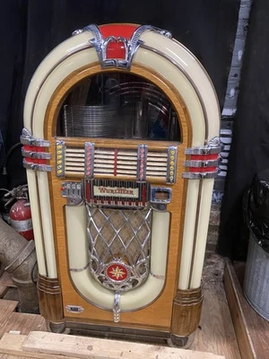 Wurlitzer 1015 Bubbler Jukebox 1946 Antique Original and Playing On 78 RPM - Image 1 of 4