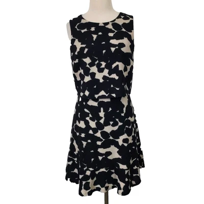 Vestido Banana Republic Talla 10 Capas Top Calce y Acampanado Cerradura Espalda Sin Mangas Nuevo con Etiquetas Foto 1 de 4