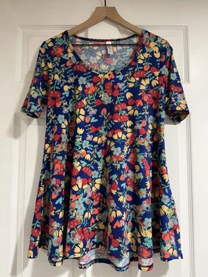 LuLaroe Perfect T Blue Red Floral Print Women's Short Sleeve Swing Tee Size S - Image 1 of 4