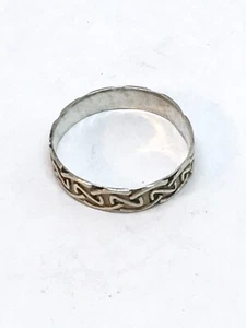 Sterling Signed Size 8 Celtic Knot Ring 1 Gram (1-8) - Picture 1 of 2