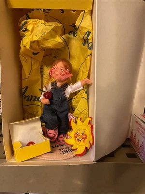 1992 Annalee Society Logo ,TEACHERS PET"School Girl w Apple,Sun&collector Pin M - Image 1 of 4