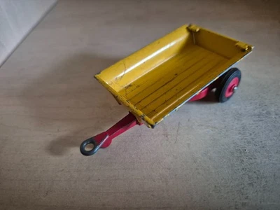 Corgi Toys Massey Ferguson 30 CWT Trailer gelb/rot Farmer Gummireifen 1:43 - Bild 1 von 4