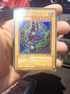 Yu-Gi-Oh! Dark Magician BPT-007 (2003) – Holo – Damaged Condition - Picture 1 of 2