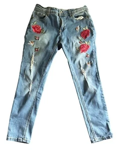 The Style Between Us Rose Hummingbird Embroidered Distressed Jeans Girl 9 Blue - Picture 1 of 7