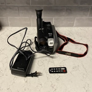 JVC GR-AXM700U VHS-C Camcorder and Battery Charger - Picture 1 of 8