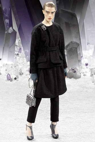 ABITO DA PASSERELLA CHANEL 12A NUOVO CON FIBBIA PIÙ RICERCATA 38 VIOLA MULTI NUOVO