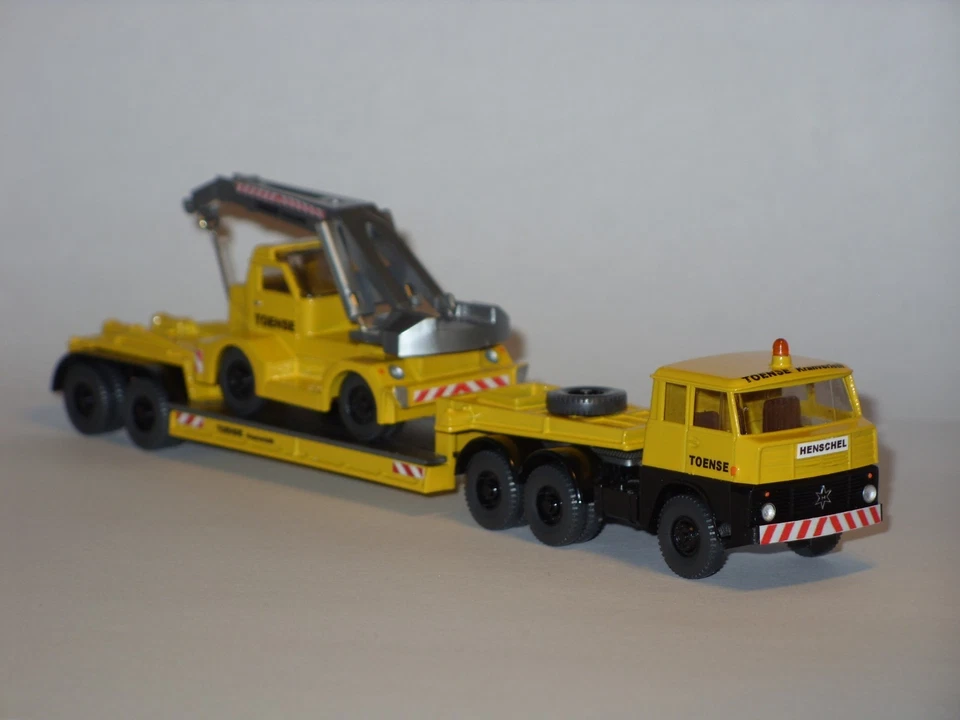 Wiking TOENSE Henschel HS20 Tieflader  3/2 mit Demag Kran als Ladung - Bild 1 von 4