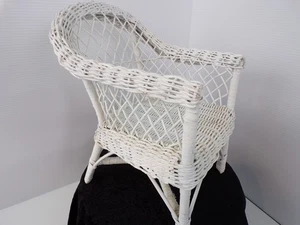 Vintage weißer viktorianischer Puppenstuhl aus Korbgeflecht 12" x 7,5" Puppenhaus - Bild 1 von 9