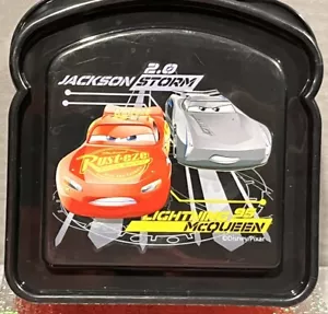 Contenedor de comida sándwich de plástico Disney Cars 3 Lightning McQueen Jackson Storm - Imagen 1 de 9
