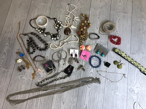 2 Pound Lot of Mixed Costume Jewelry- Grab Bag of Different Styles and Colors - Picture 1 of 11