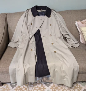 Burberry Olive Green Vintage Trench Coat with Removable Wool Lining Size 46R - Picture 1 of 13