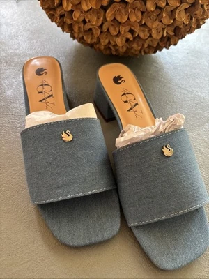 Gloria Vanderbilt Gracie color blue denim size 8 slip On sandal - Image 1 of 4