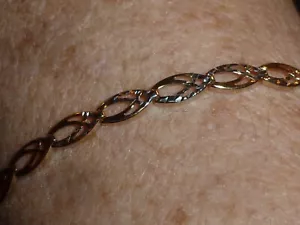 10K SOLID YELLOW/WHITE GOLD DIAMOND-CUT CROSSOVER LINK BRACELET - 7" - 2.60 G - Picture 1 of 11