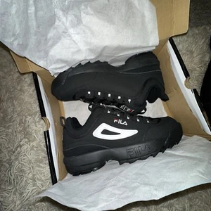 Man Fila Disruptor II Strada Fashion Sneakers FW01653-018 Black/White Size 14 - Picture 1 of 4