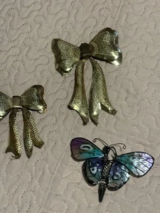 Brass MCM Wall Decor Bows Pictures Accents Lot Two W Colorful Butterfly Vintage - Picture 1 of 2