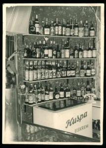 Schnaps Flaschen Regal - Huspa Eiskrem Truhe - Telefon - 1960er - Foto 7x10cm - Bild 1 von 2