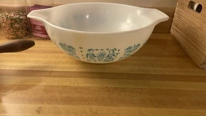 Vintage Pyrex blau Amish Butterprint Cinderella Rührschüssel 2-1/2 Quart Personen - Bild 1 von 2