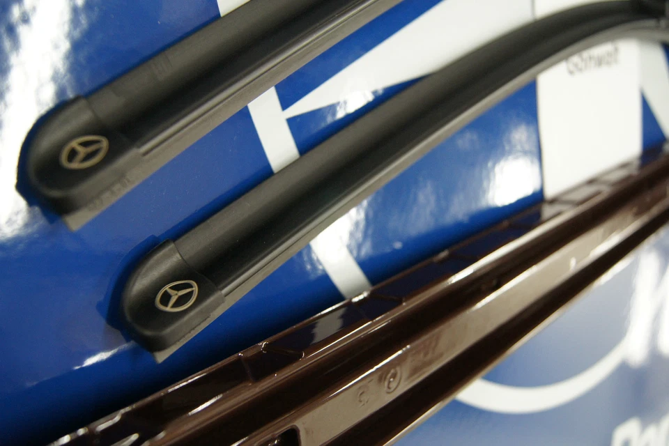 Mercedes Benz Wiper Blade GL X166 GL350 GL450 GL550 GL63 13 14 15 OE 1668201045 - Image 1 of 1