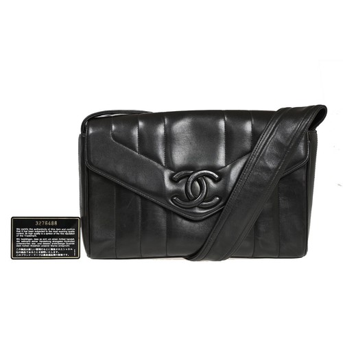 Borsa a tracolla Chanel CC Logo Mademoiselle in pelle nera GHW vintage 373RF094