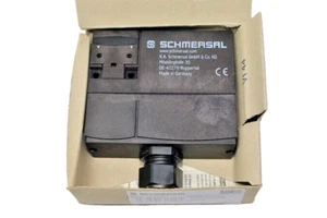 SCHMERSAL AZM 170SK-02/01ZRKA 24VAC/DC SOLENOID INTERLOCK 101182754 - Picture 1 of 7