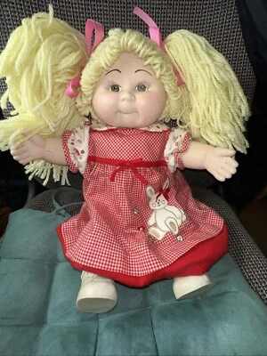 Parche de col vintage de porcelana de 18 pulgadas Muñeca niña rubia ojos marrones VER PIX Foto 1 de 4